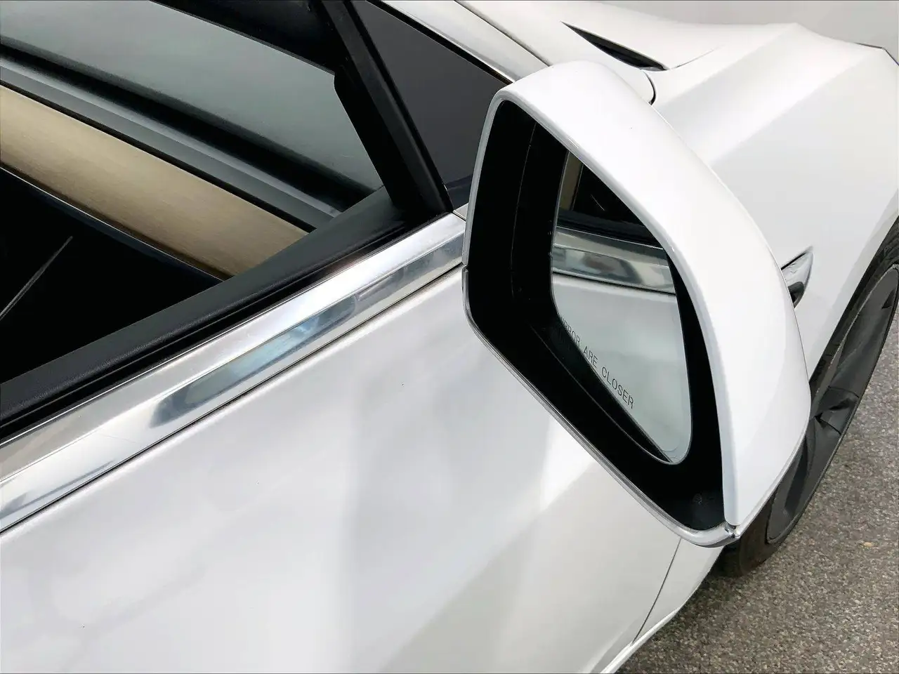 Tesla Model 3 снимка Tesla Model 3