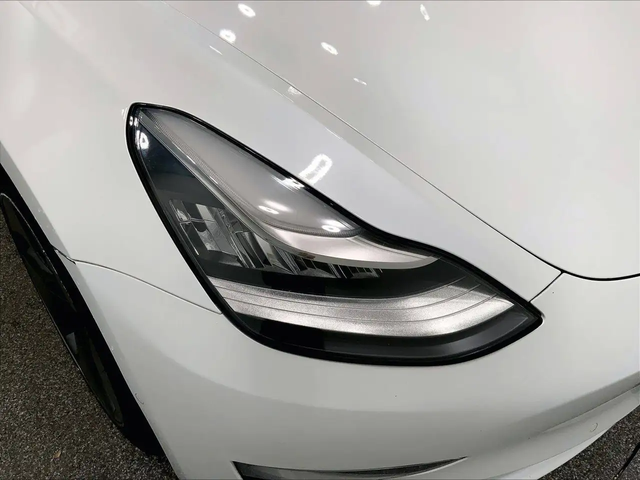 Tesla Model 3 снимка Tesla Model 3