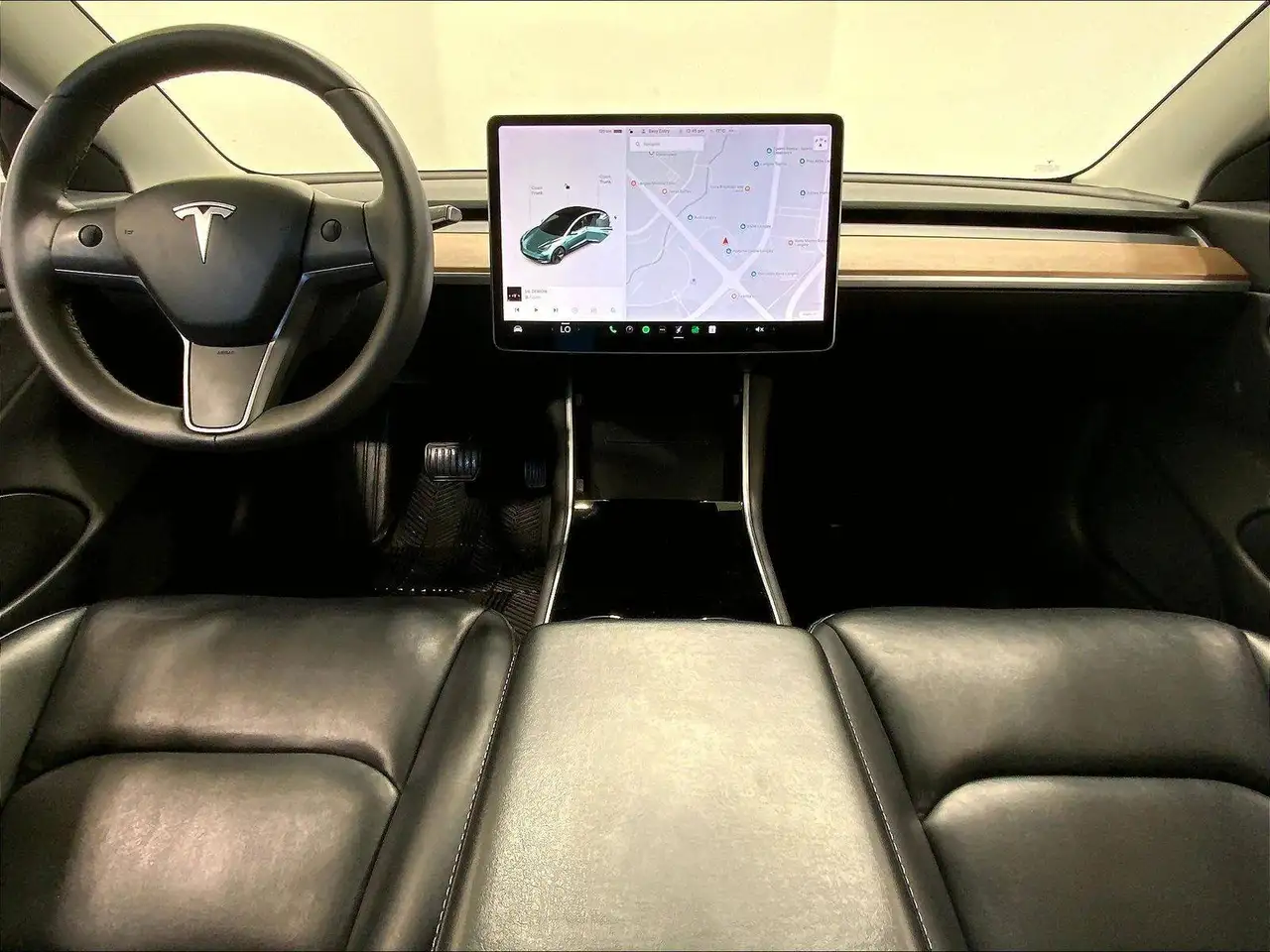 Tesla Model 3 снимка Tesla Model 3