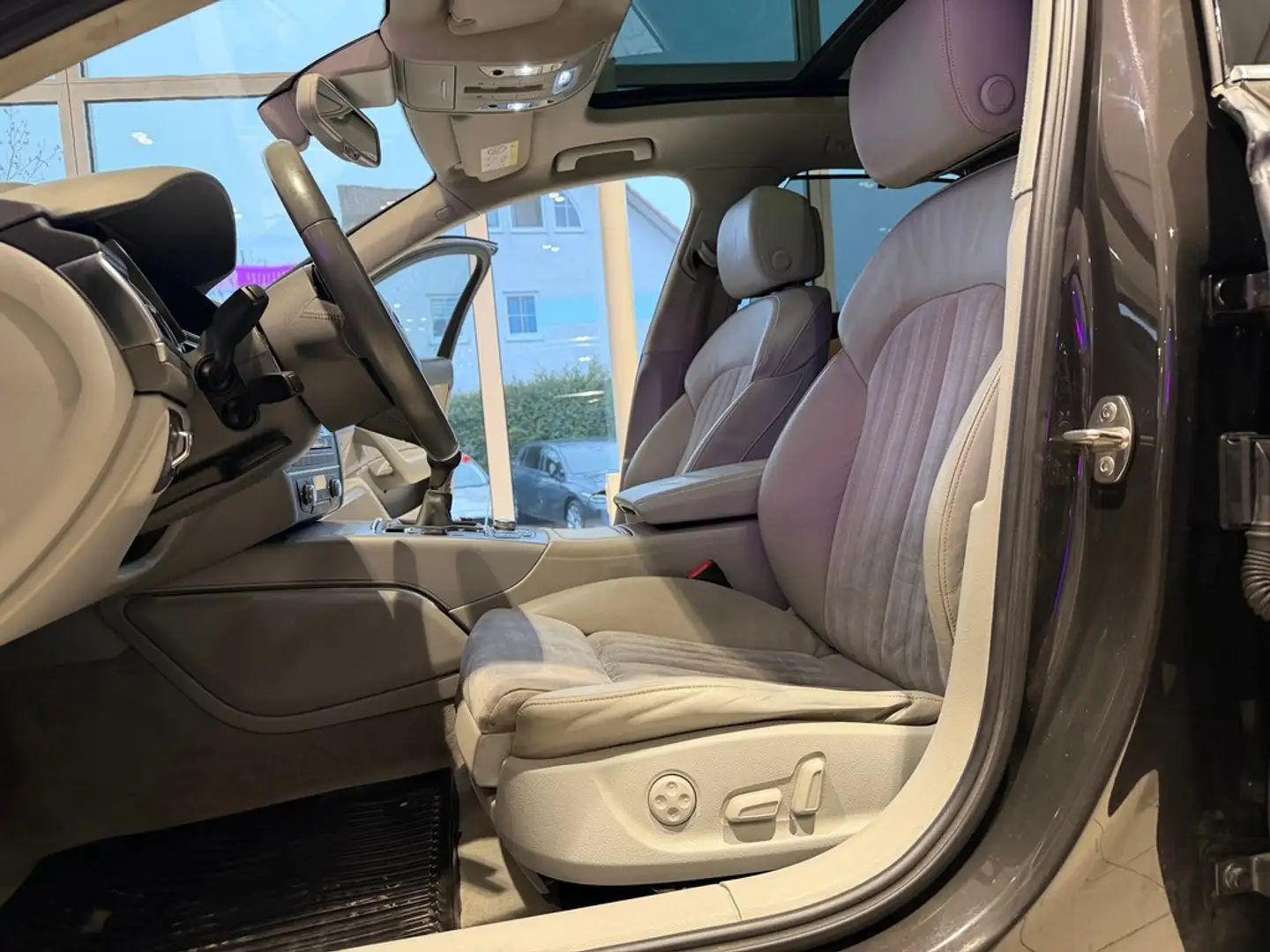 Audi A6 Avant 2.0 TDI Ultra S-Line Gewerbe 8Fach Pano R... Šedá - 2