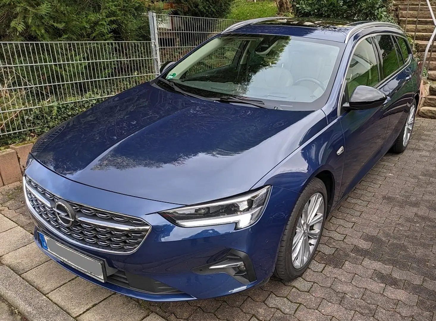 Opel Insignia Sports Tourer 2.0 Diesel 4x4 Business Elegance Bleu - 1