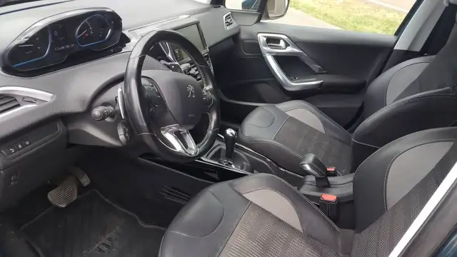 Peugeot 2008 view 8