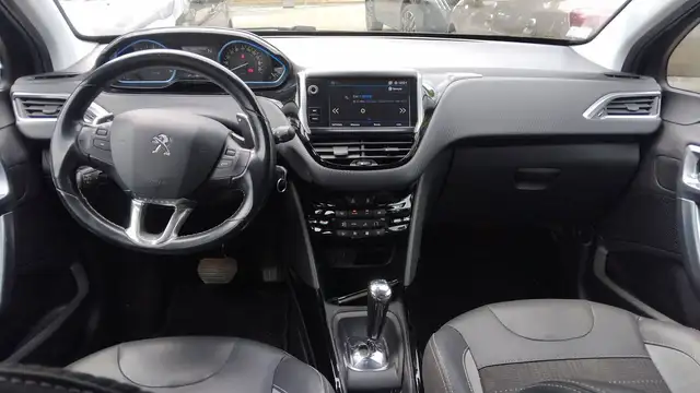 Peugeot 2008 view 11