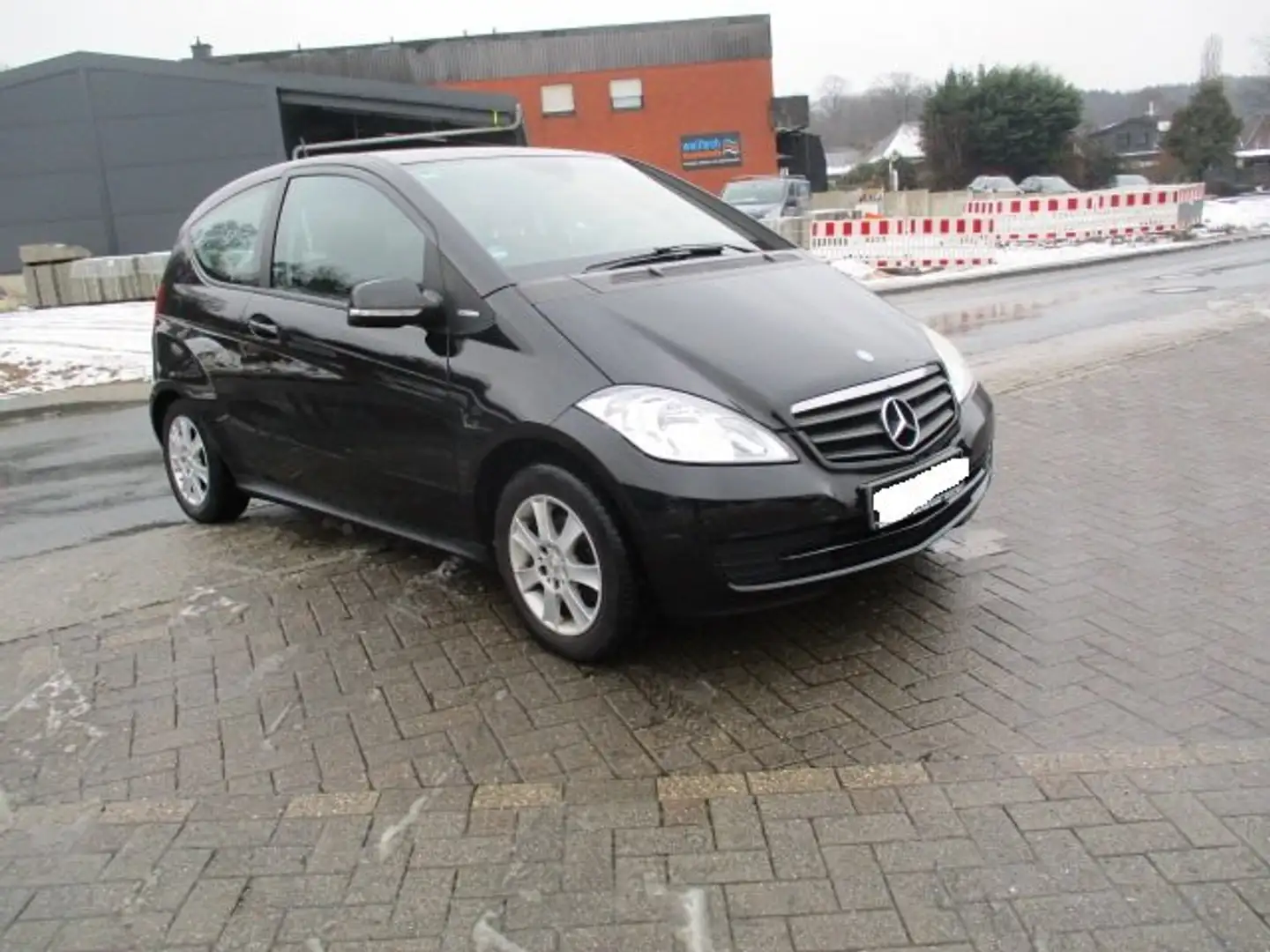 Mercedes-Benz A 160 A-Klasse  3-Türer BlueEFFICIENCY Elegance Schwarz - 2