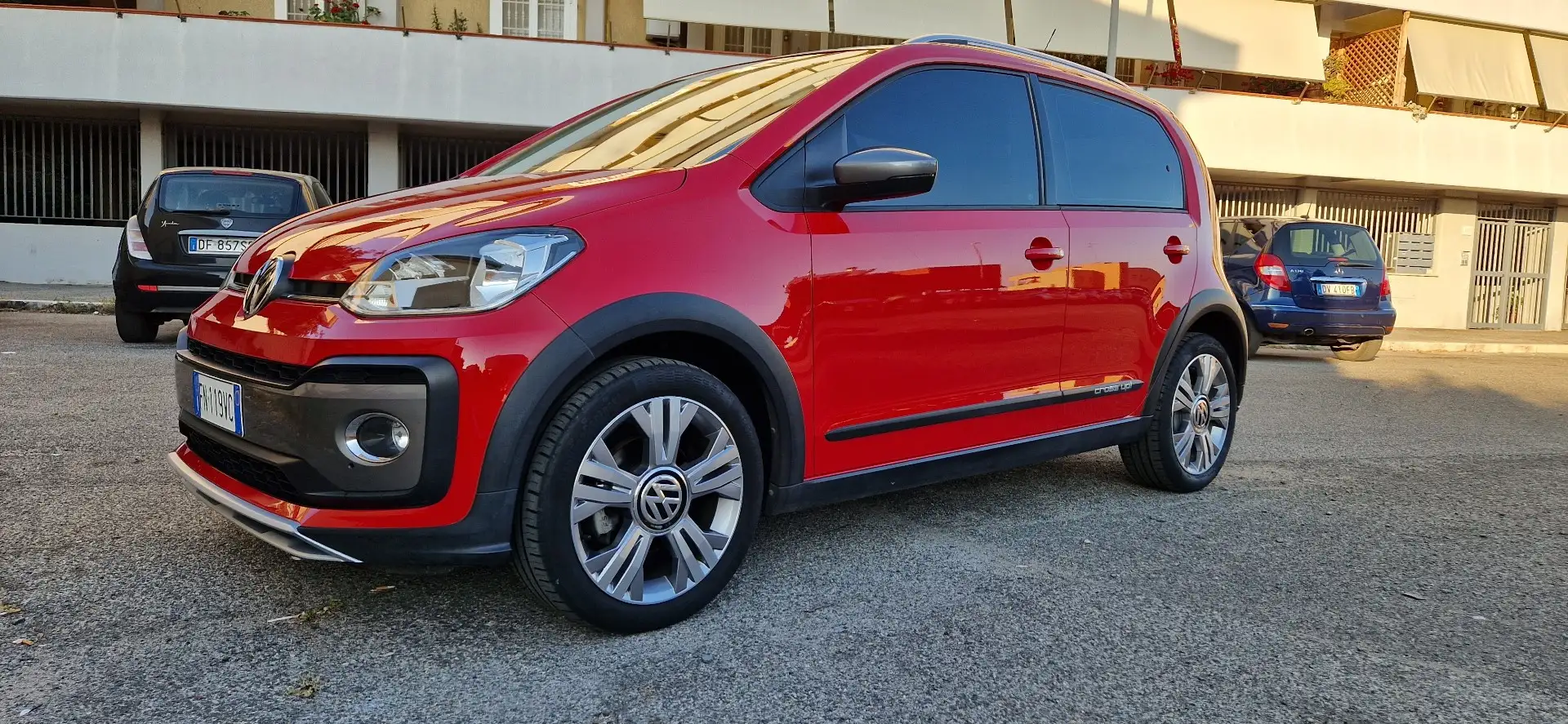 Volkswagen up! 5p 1.0 Cross 75cv asg - 1