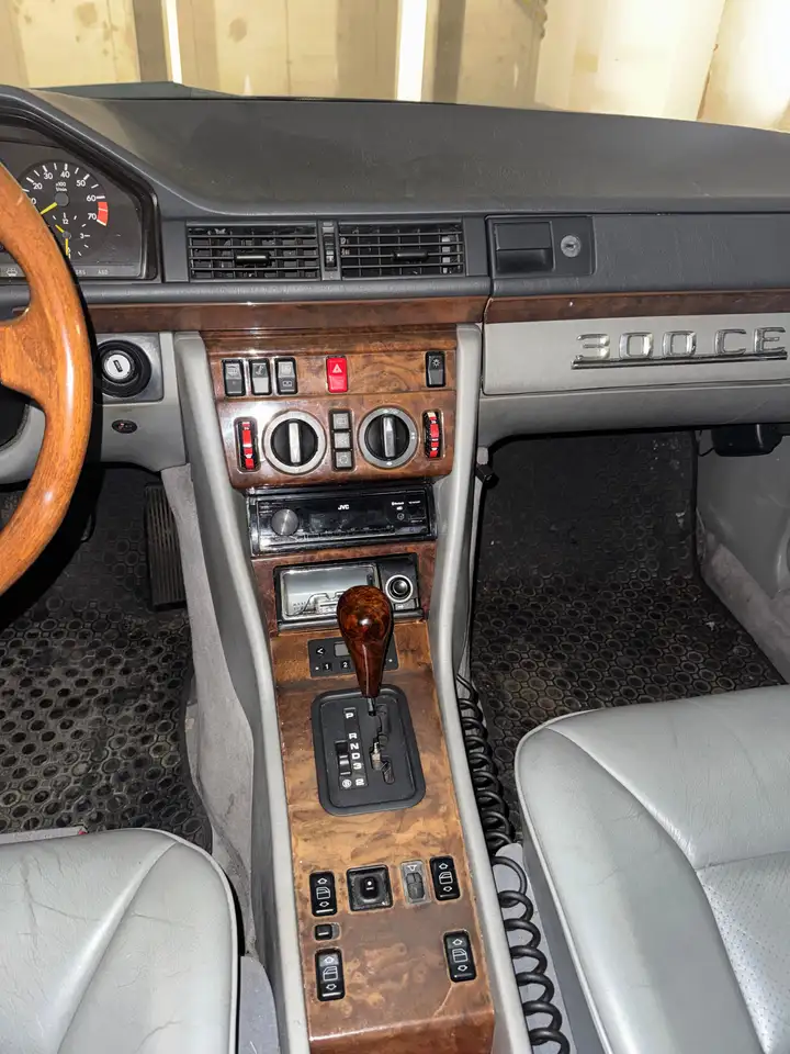 Mercedes-Benz CE 300 Black Line Edition, foto 9
