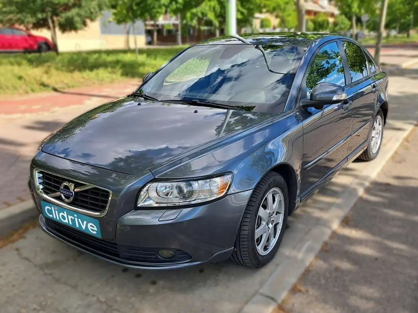 Volvo S40 D4 Momentum Gris - 1