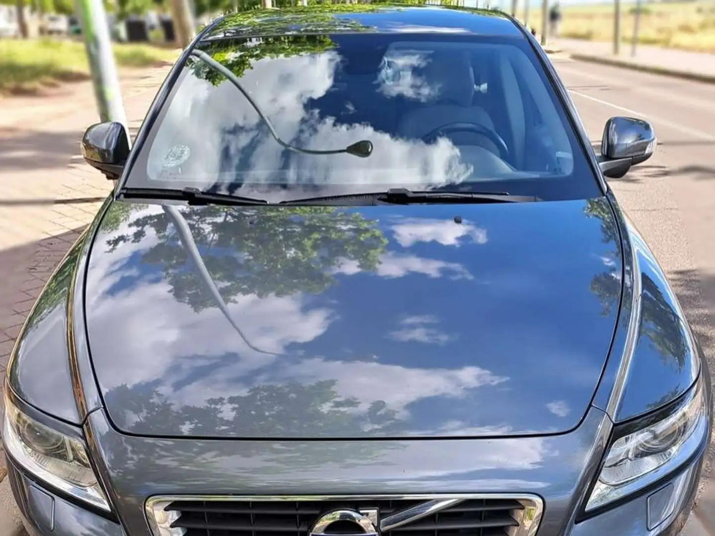 Volvo S40 D4 Momentum Gris - 2