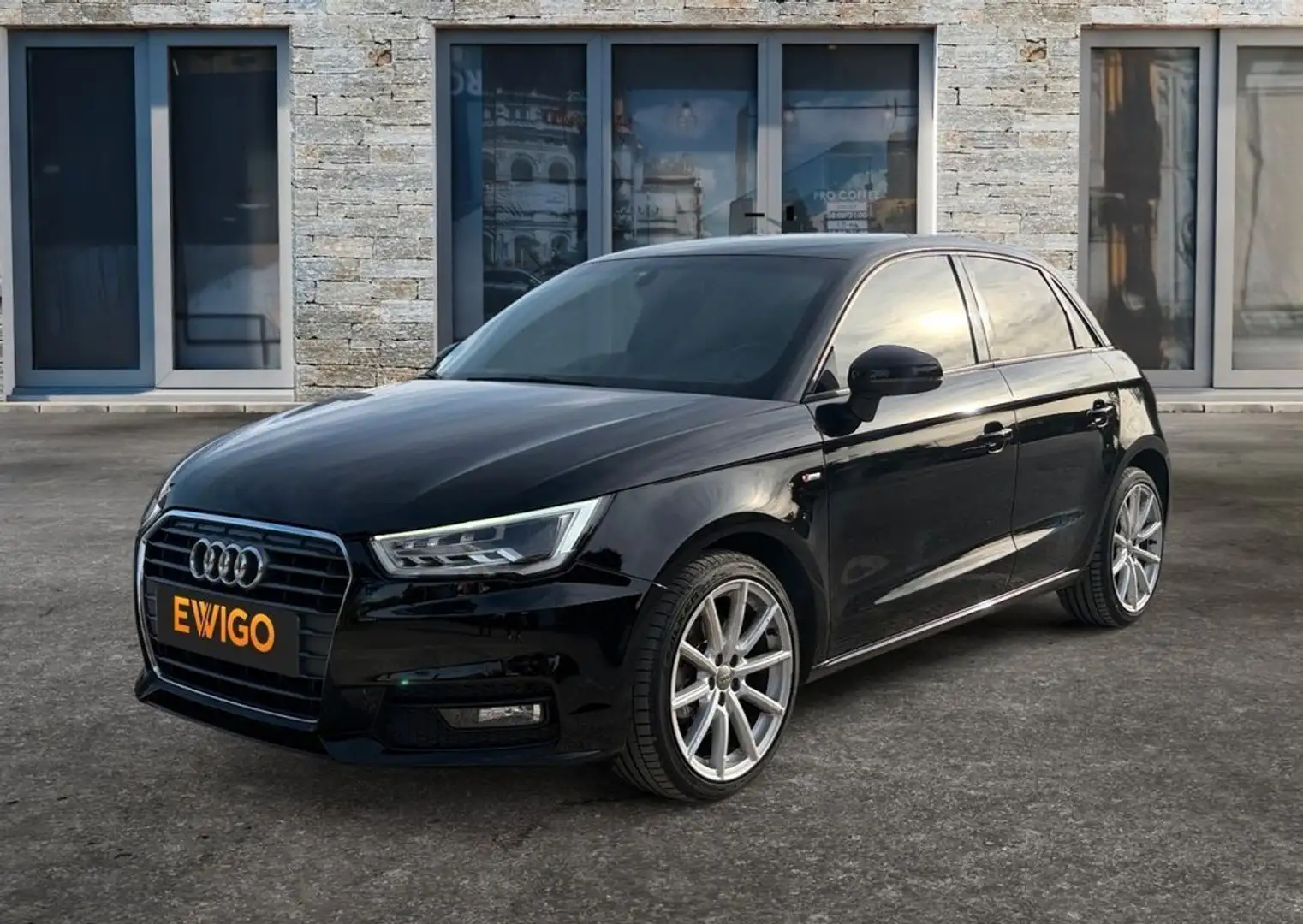 Audi A1 1.6 tdi 115 s-line s-tronic bva carplay vitres teintées etat exceptionnel Noir - 1