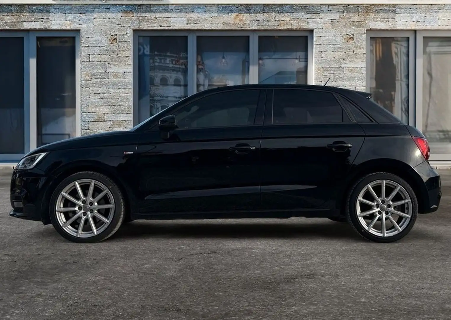 Audi A1 1.6 tdi 115 s-line s-tronic bva carplay vitres teintées etat exceptionnel Noir - 2