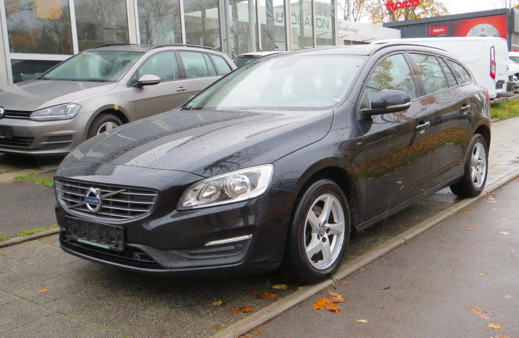 Volvo V60 Kombi Kinetic*Navi* Noir - 1