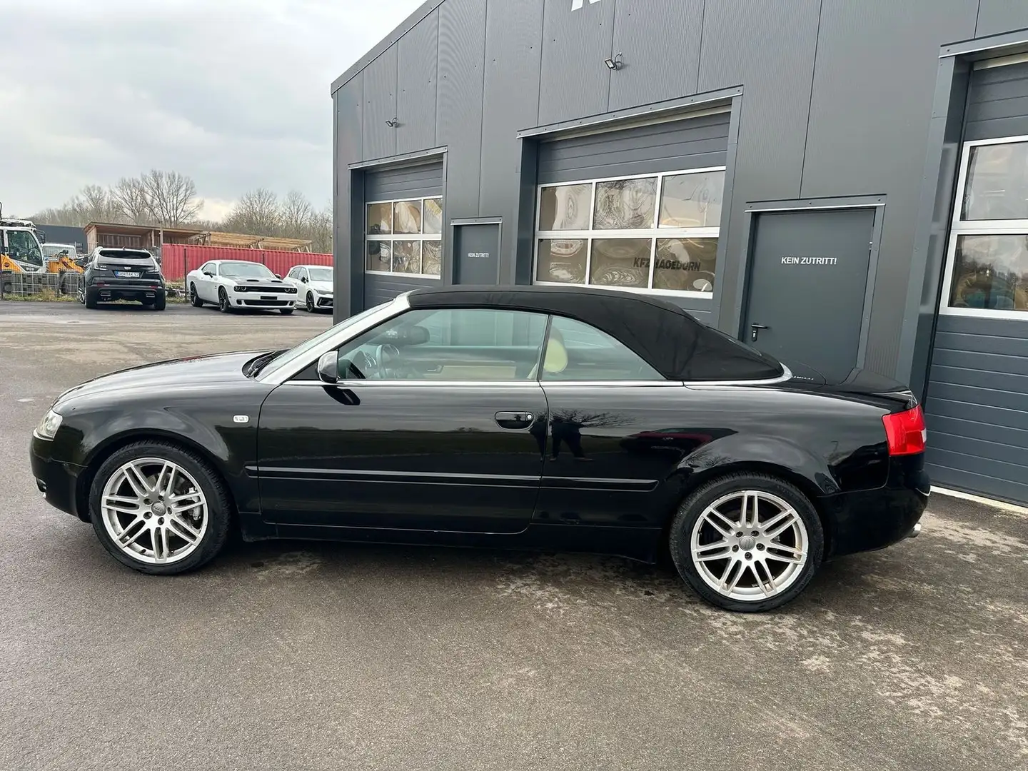Audi A4 1.8 T BFB quattro Cabrio SHZ NAVI SPORTSITZE Zwart - 2