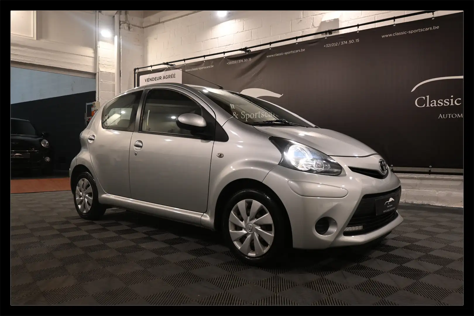 Toyota Aygo Aygo 1.0i  5 PORTES / LEDS / CLIMATISATION / TOP Gris - 1