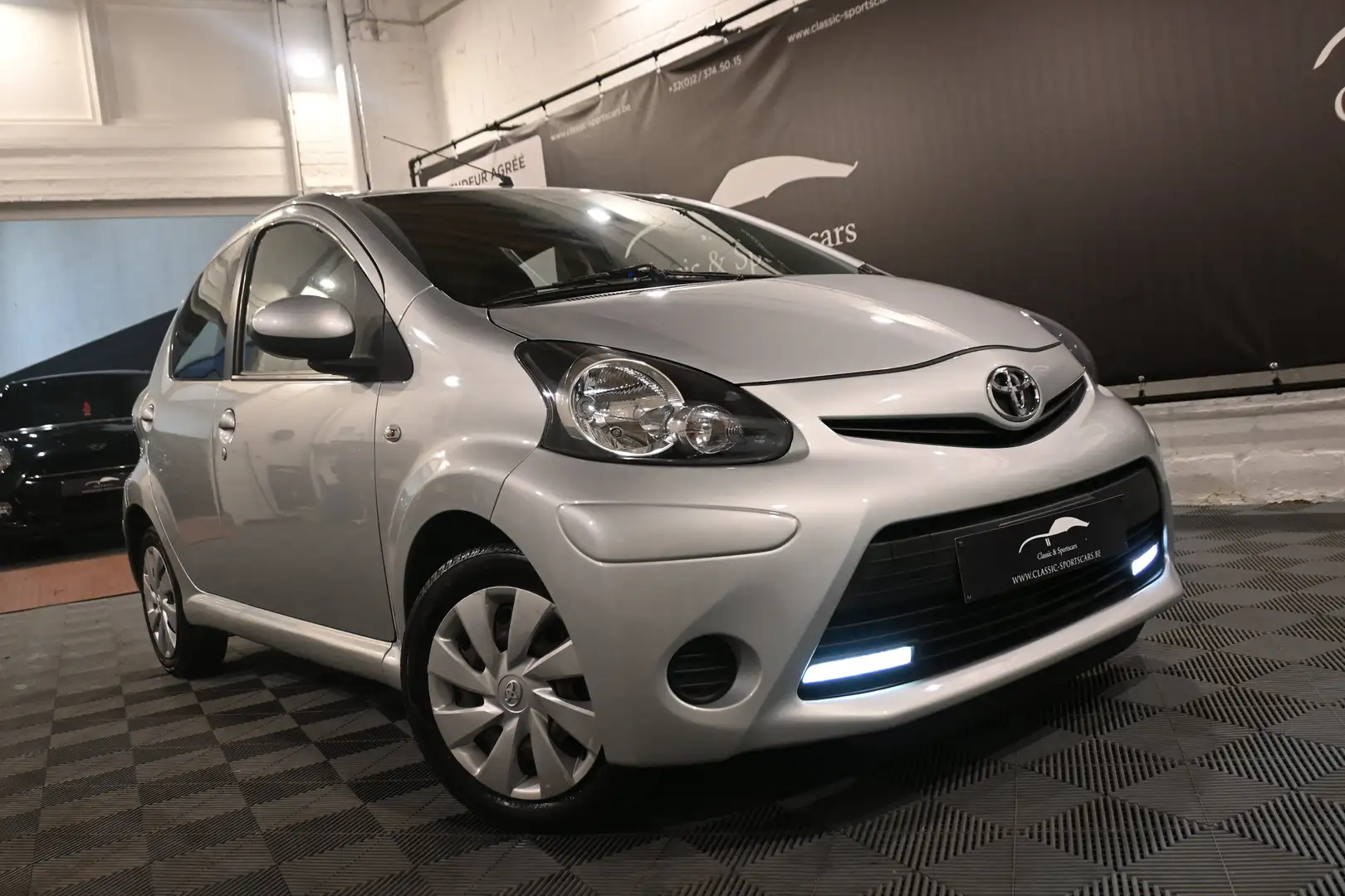 Toyota Aygo Aygo 1.0i  5 PORTES / LEDS / CLIMATISATION / TOP Gris - 2