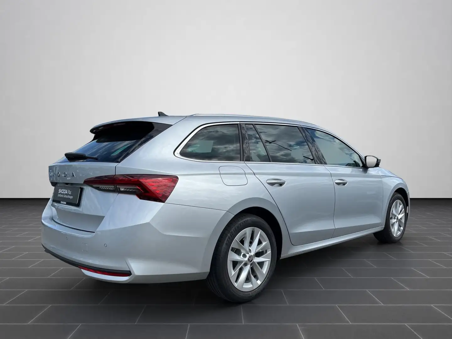 Skoda Octavia Combi Selection 1.5 TSI LED NAVI RFK PDC Silber - 2