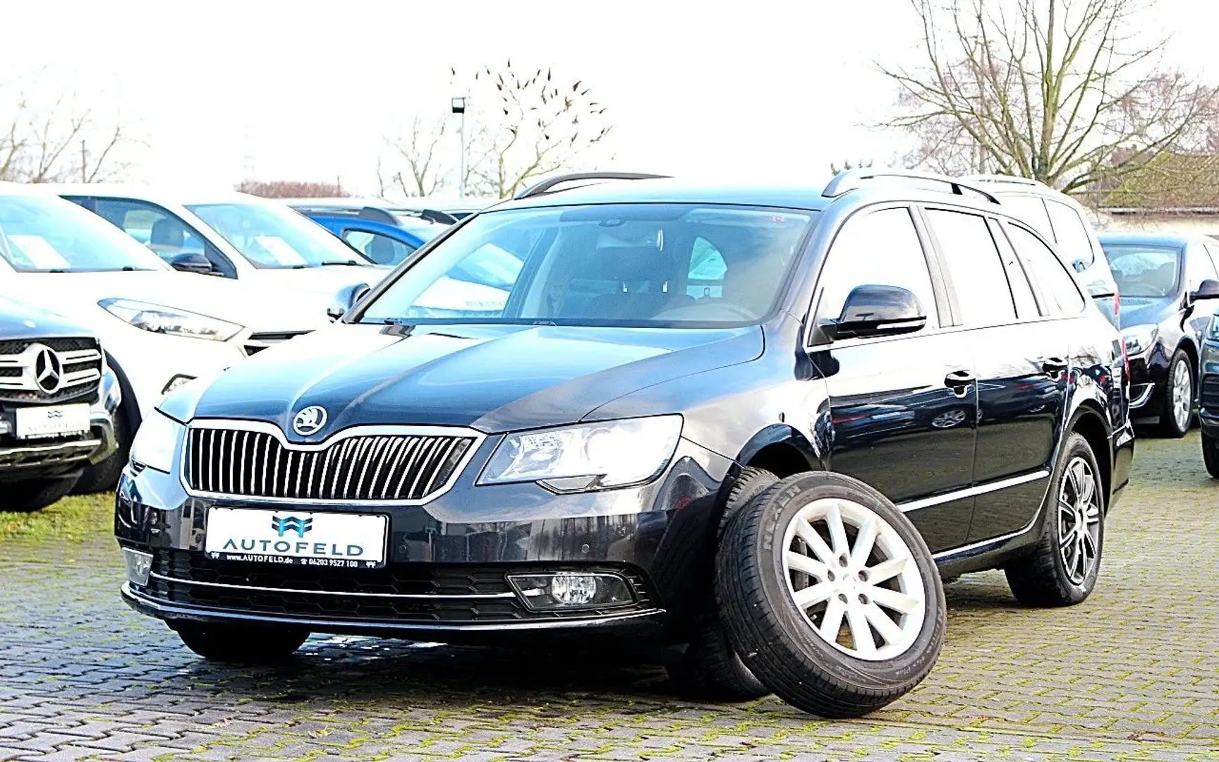 Skoda Superb 2.0 TDI Ambition/VOLLSH/AHK/NAVI/8FACH/ Schwarz - 1