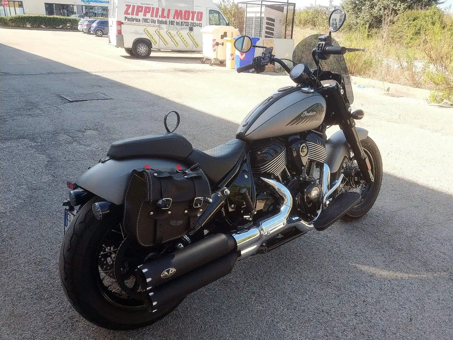 Indian Chief Bobber Dark Horse Gri - 2