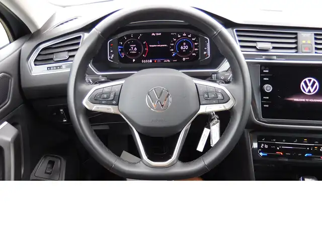 Volkswagen Tiguan Allspace view 8
