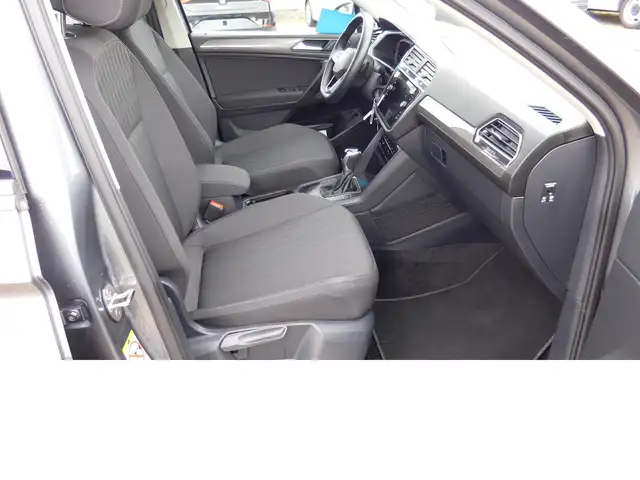Volkswagen Tiguan Allspace view 11