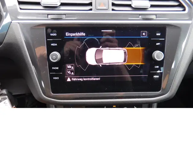 Volkswagen Tiguan Allspace view 6
