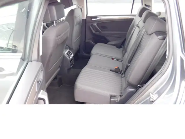 Volkswagen Tiguan Allspace view 13