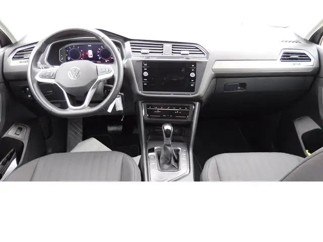 Volkswagen Tiguan Allspace view 9