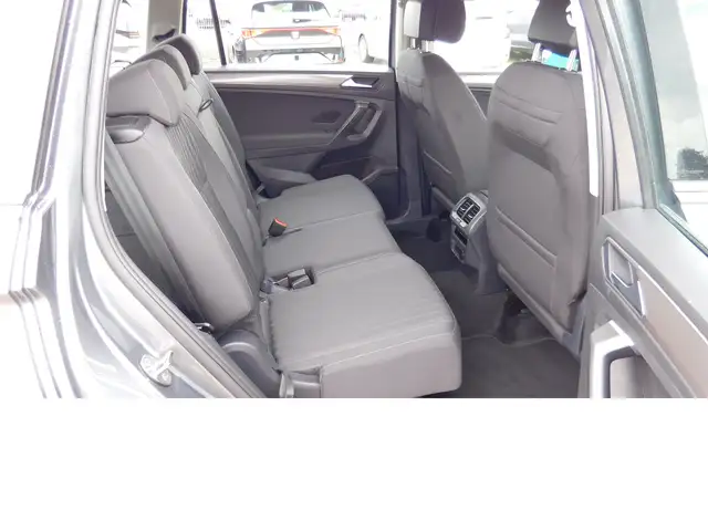 Volkswagen Tiguan Allspace view 12