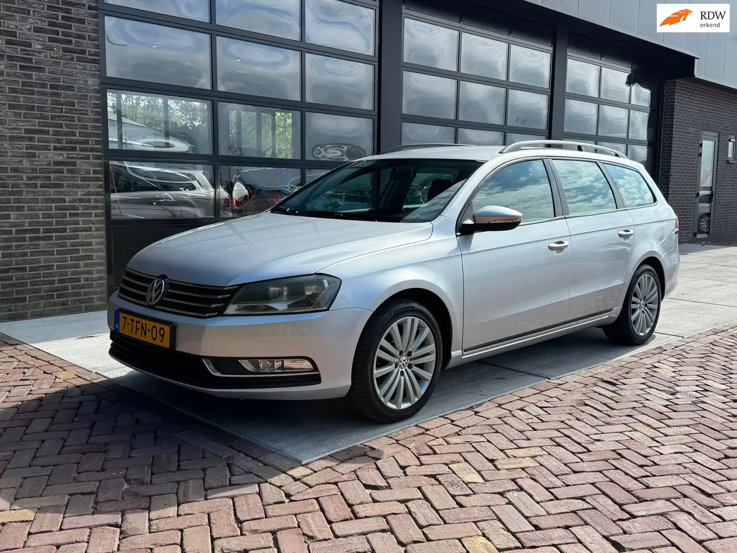 Volkswagen Passat 1.4 TSI Comfortline BlueMotion | Navi | Clima | Cr Grau - 1