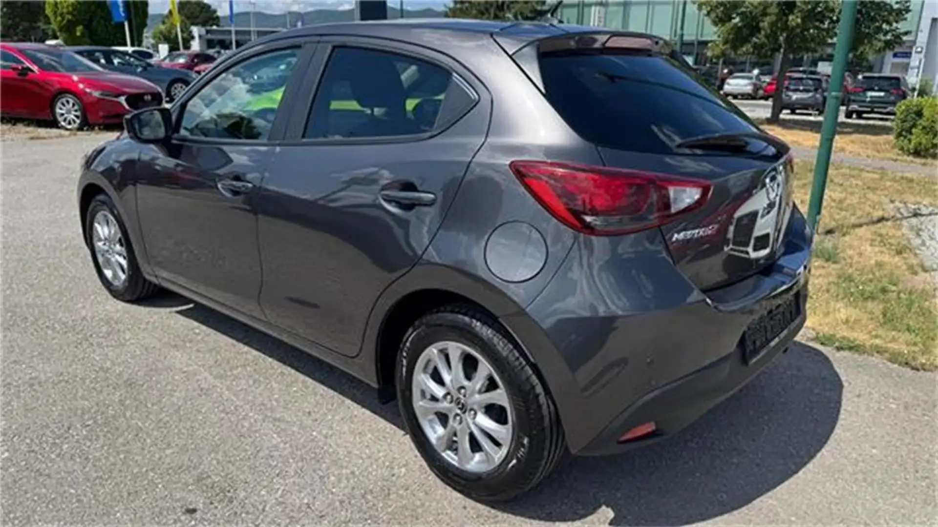 Mazda 2 G90 Attraction Aut. Grau - 2