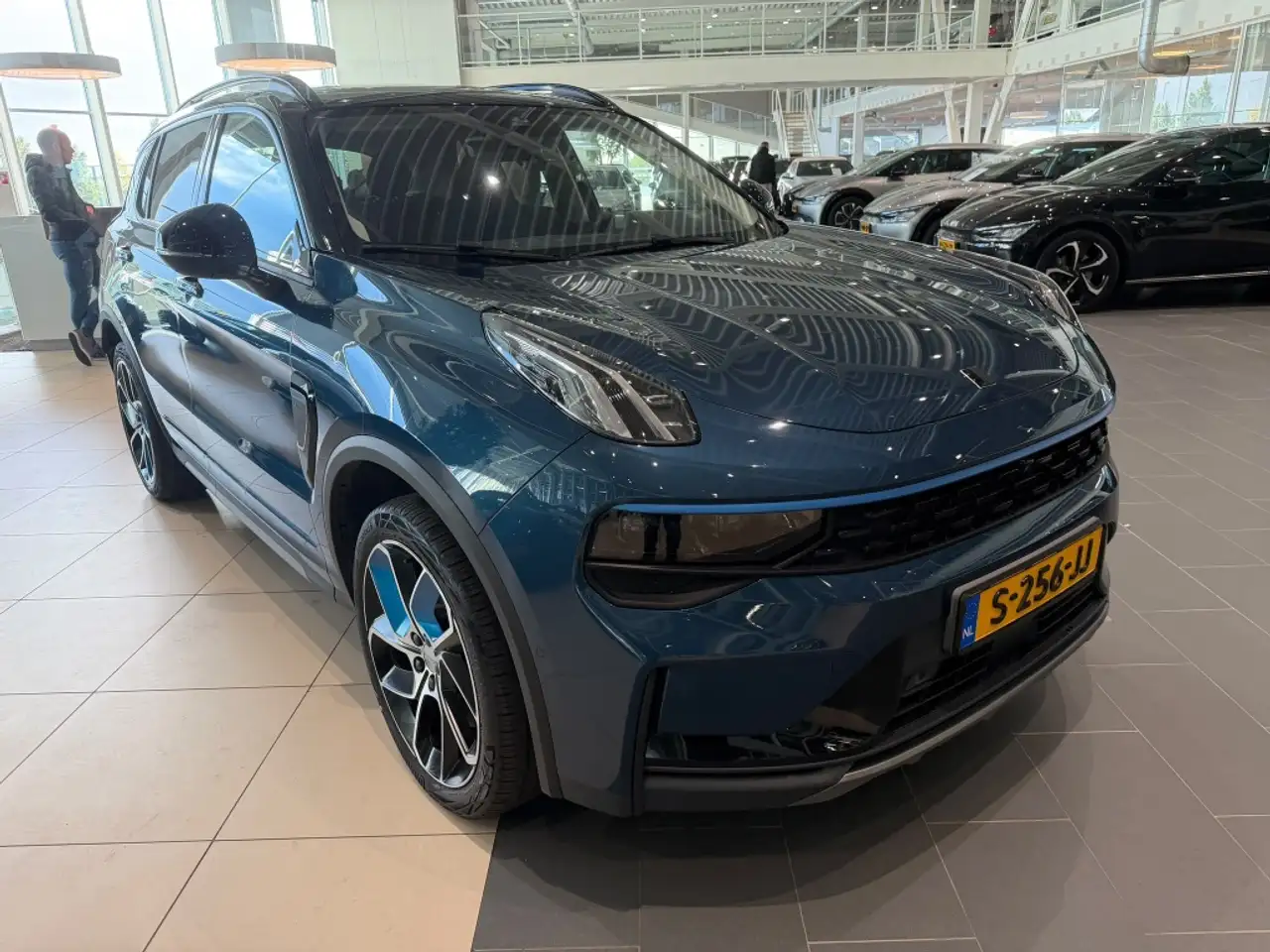 Lynk & Co 01