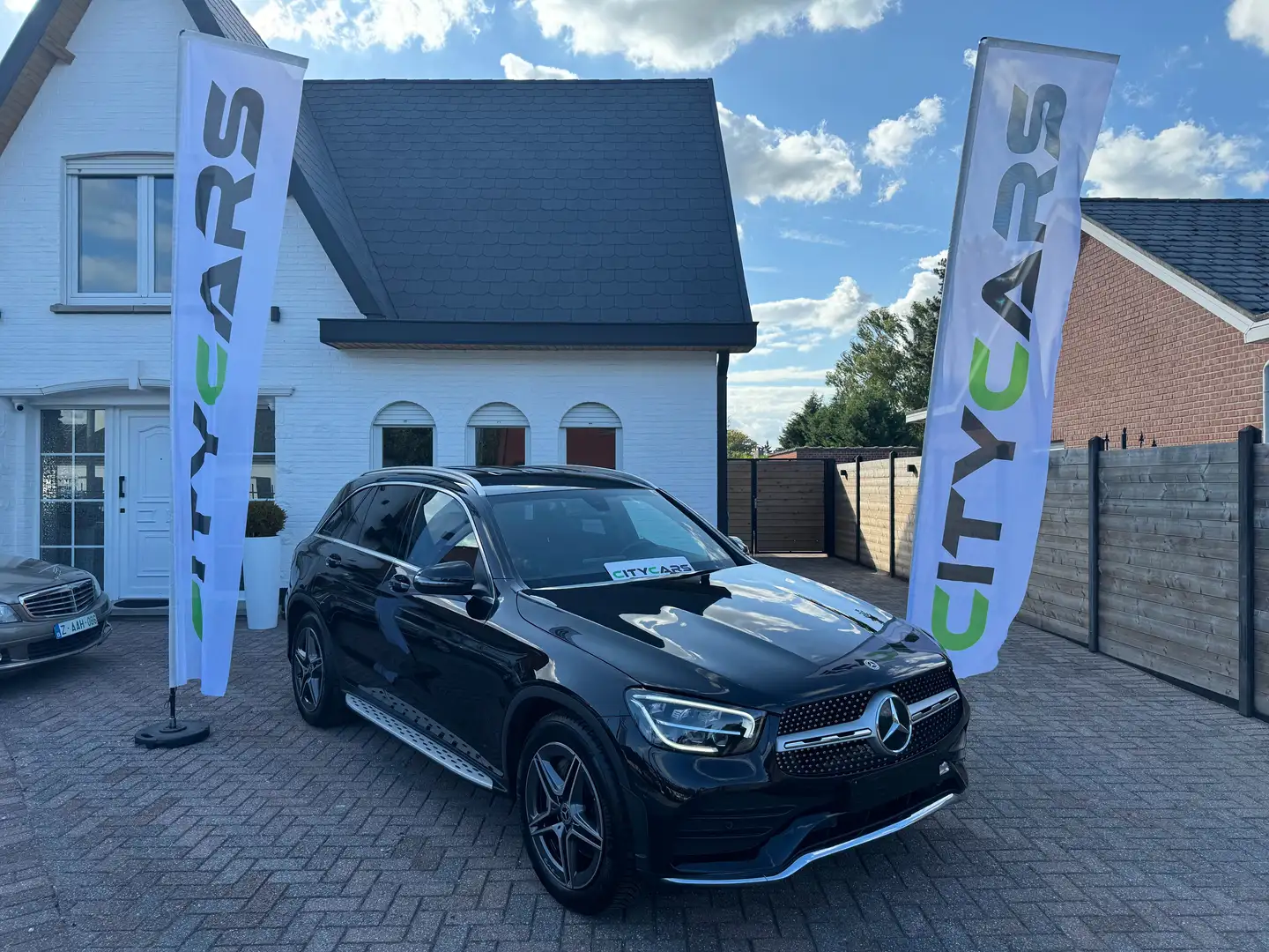 Mercedes-Benz GLC 300 d 4MATIC 9G-TR///AMG-PACK-LEDER-LED-TREKHAAK-EU6d! Schwarz - 1