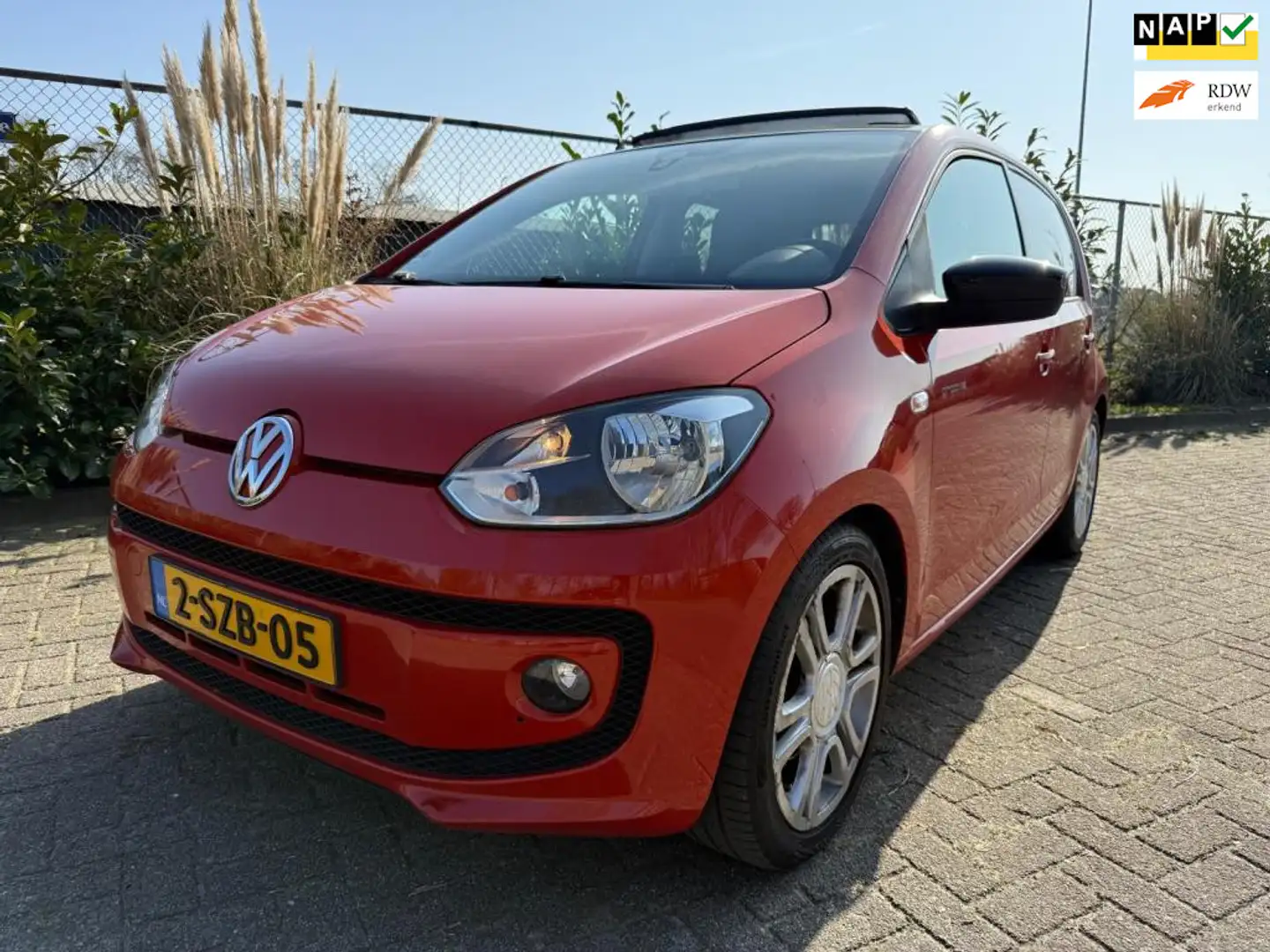 Volkswagen up! 1.0 groove up! BlueMotion I pano I cruise control Oranje - 1