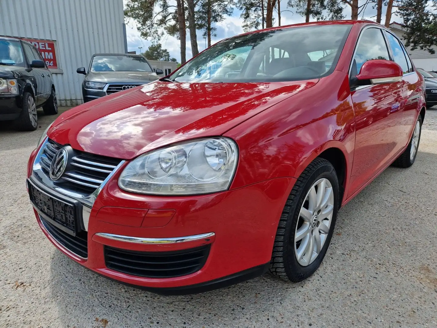 Volkswagen Jetta JETTA 1.6i COMFORTLiNE AUTOM.NAVi KLiMA SiTZHEiZ Rot - 1