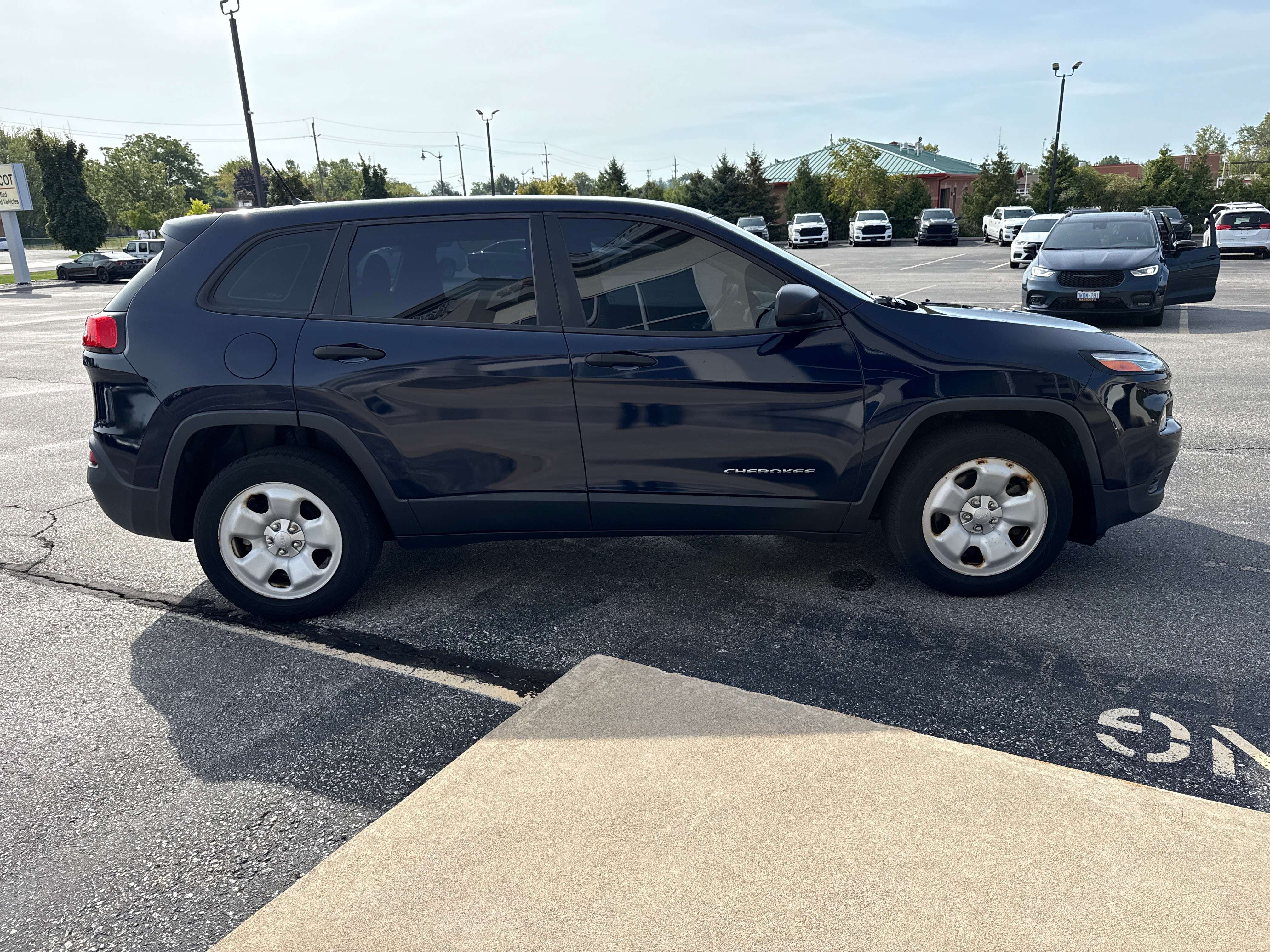 2015 Jeep Cherokee Sport — снимка 1
