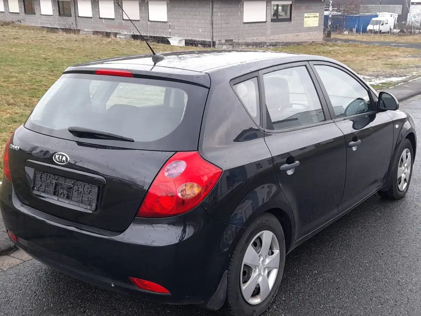 Kia Ceed / cee'd Basis Schwarz - 2