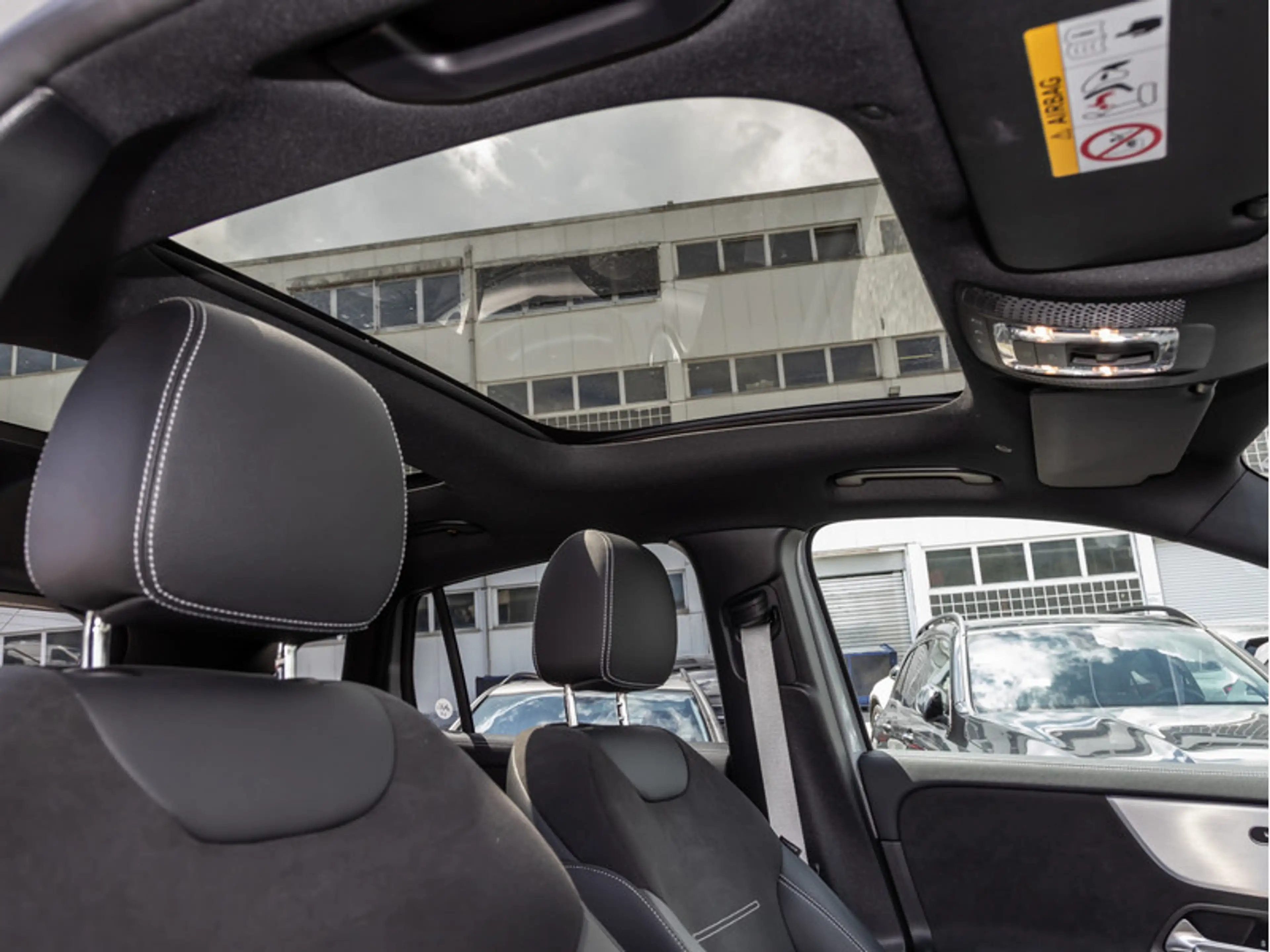 Mercedes-Benz GLA 220 d 4M AMG-Sport/MLB/360/Pano/AHK/Night/20 — photo 11