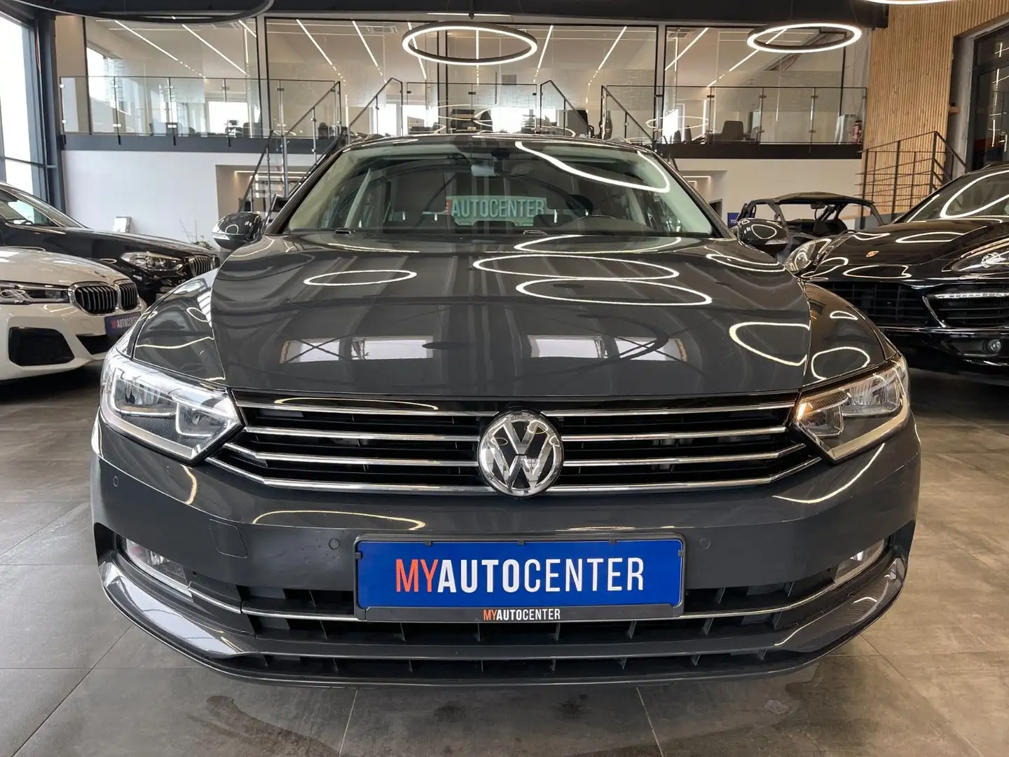 Volkswagen Passat Variant *1.HAND*NAVI*APS*AHK*LED*SMARTL* Grau - 2