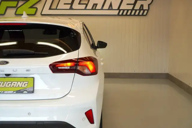 Ford Focus view 6