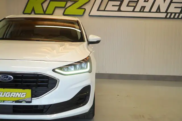 Ford Focus view 10
