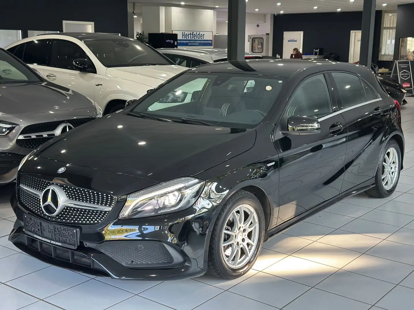 Mercedes-Benz A 200 A -Klasse A 200*AMG*AUTOMATIK*PARK-A*LED* Noir - 1