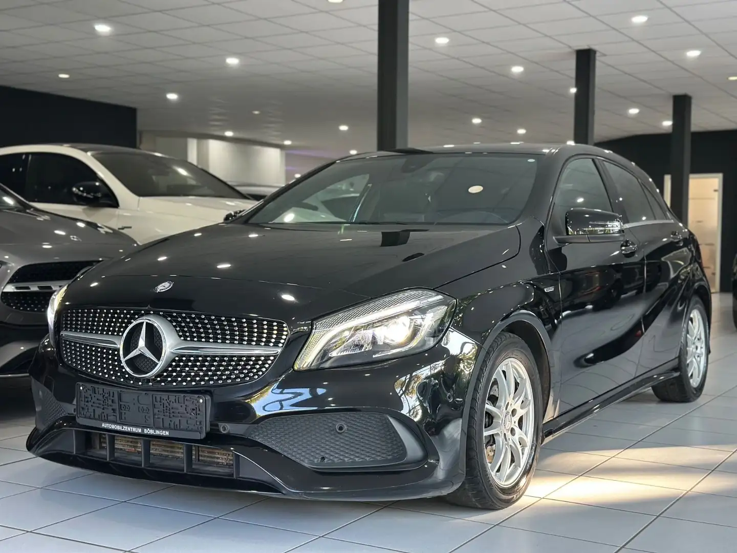 Mercedes-Benz A 200 A -Klasse A 200*AMG*AUTOMATIK*PARK-A*LED* Noir - 2