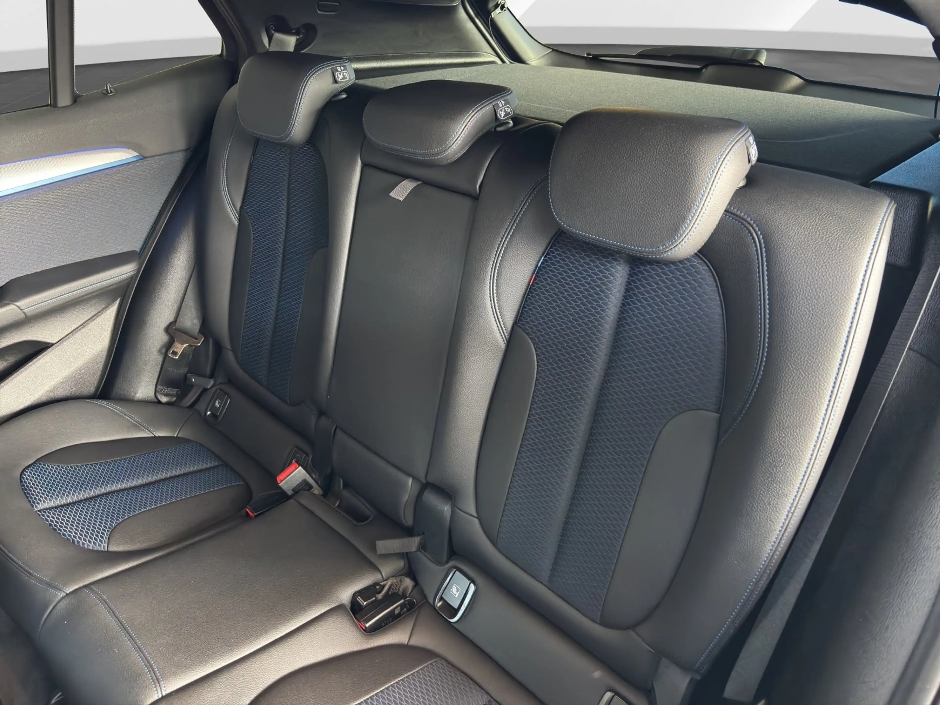 BMW X2 sDrive18i M SPORT — photo 13