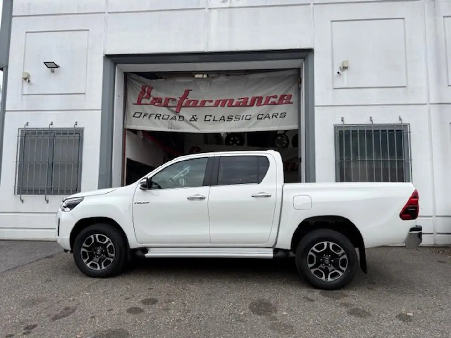 Toyota Hilux EXECUTIVE 204 cv MILD HYBRID MY 2025 Bianco - 2