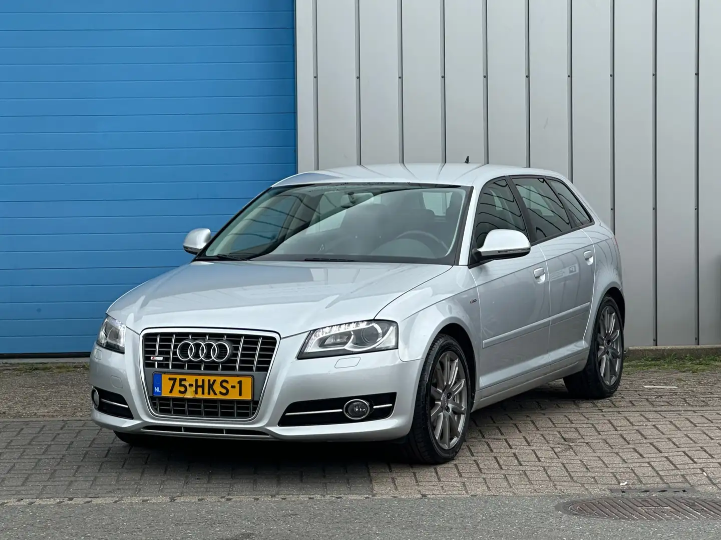 Audi A3 Sportback 1.4 TFSI S LINE Bus AUT DEALER OND Gris - 2