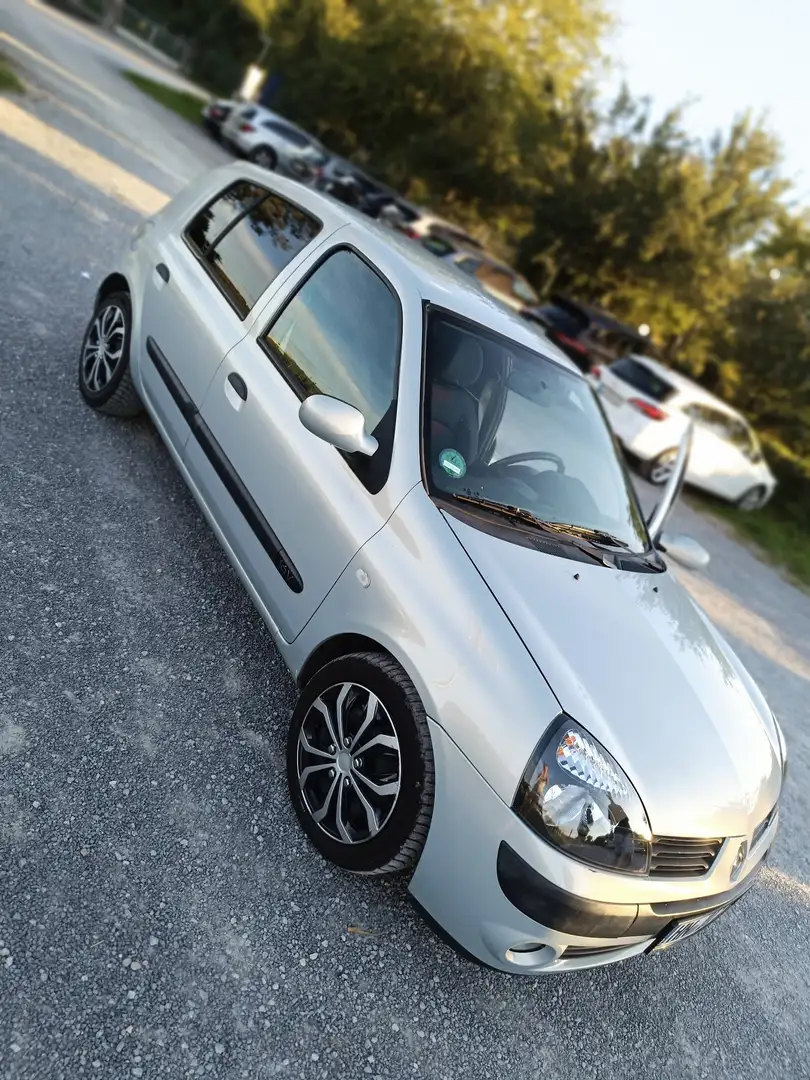 Renault Clio 1.2 16V Authentique - 1