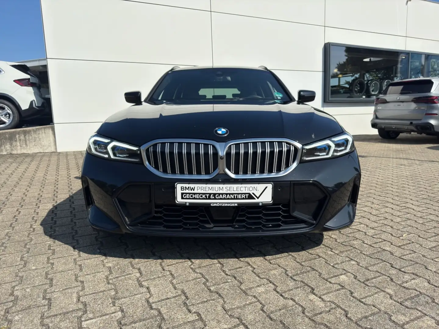 BMW 320 d Touring M Sportpaket LED+AHK+SHZ+LiveCockpi Schwarz - 2