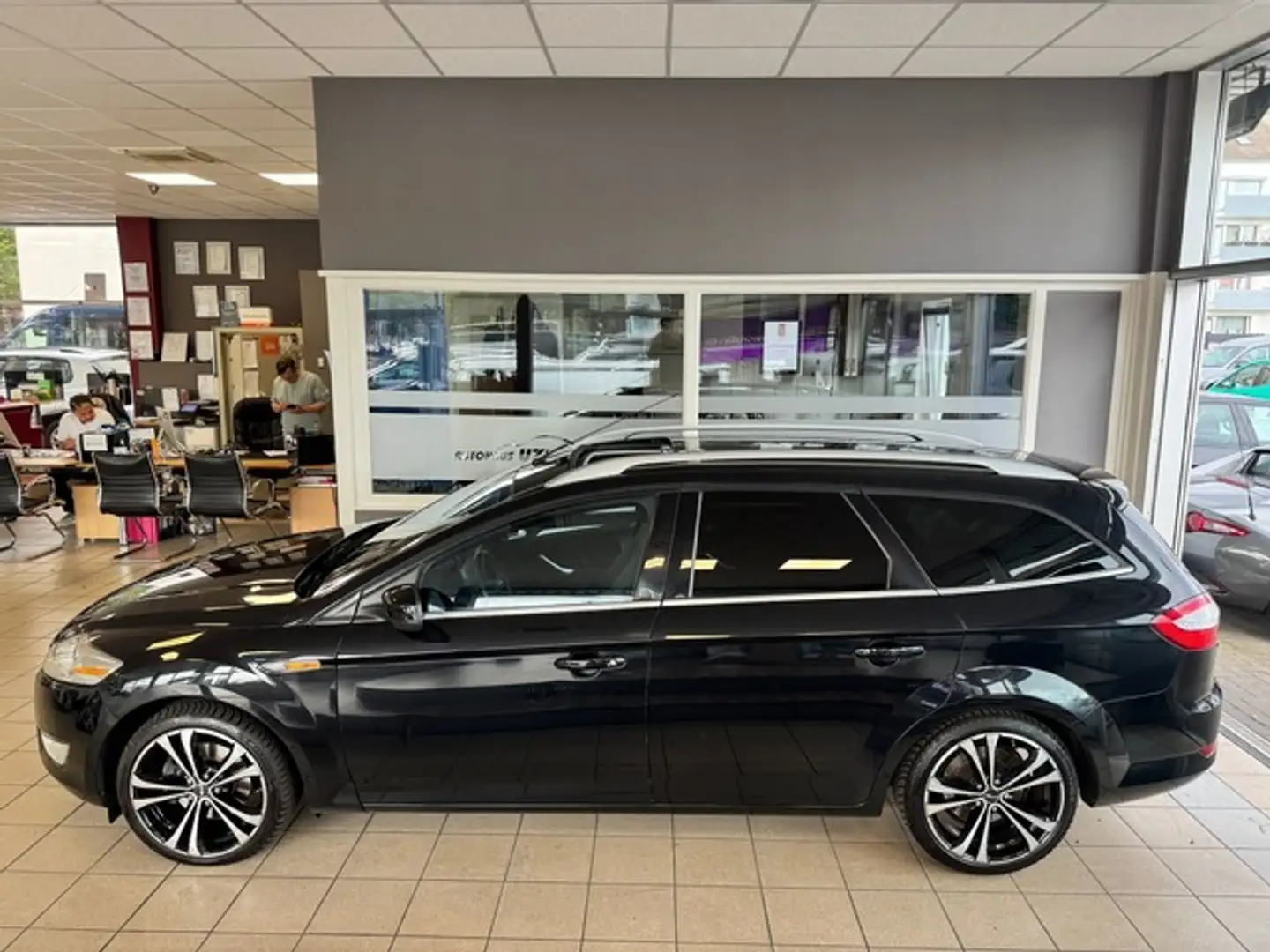 Ford Mondeo 2.2TDCi DPF Titanium S Turnier Navi PDC Noir - 2