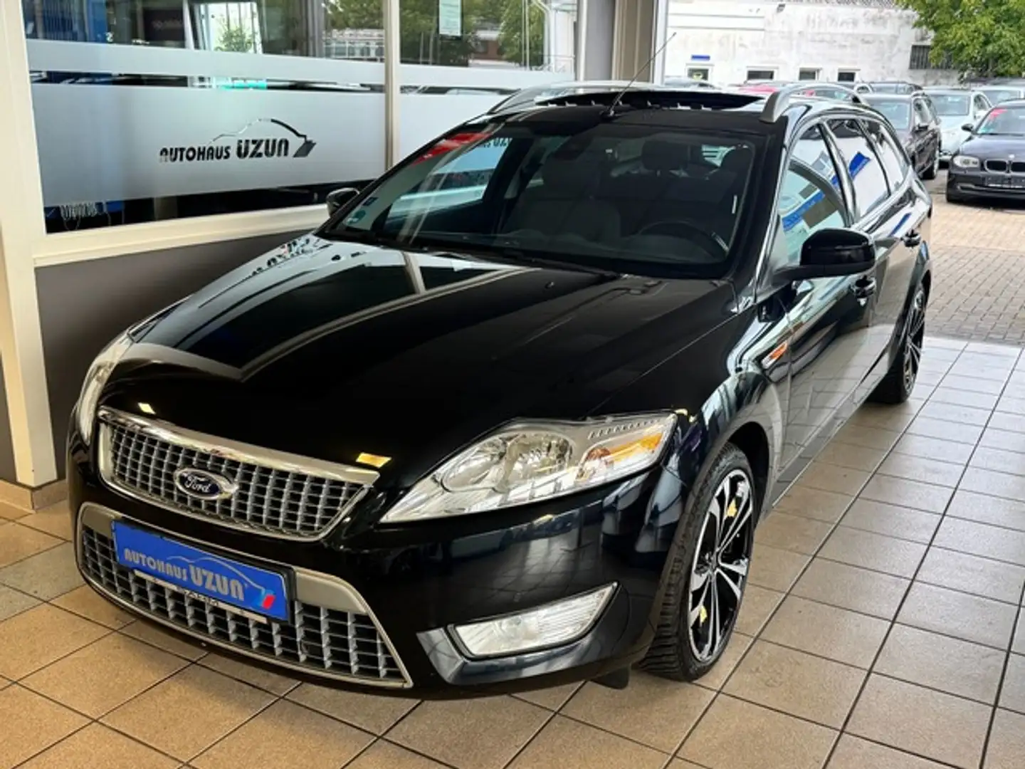 Ford Mondeo 2.2TDCi DPF Titanium S Turnier Navi PDC Noir - 1