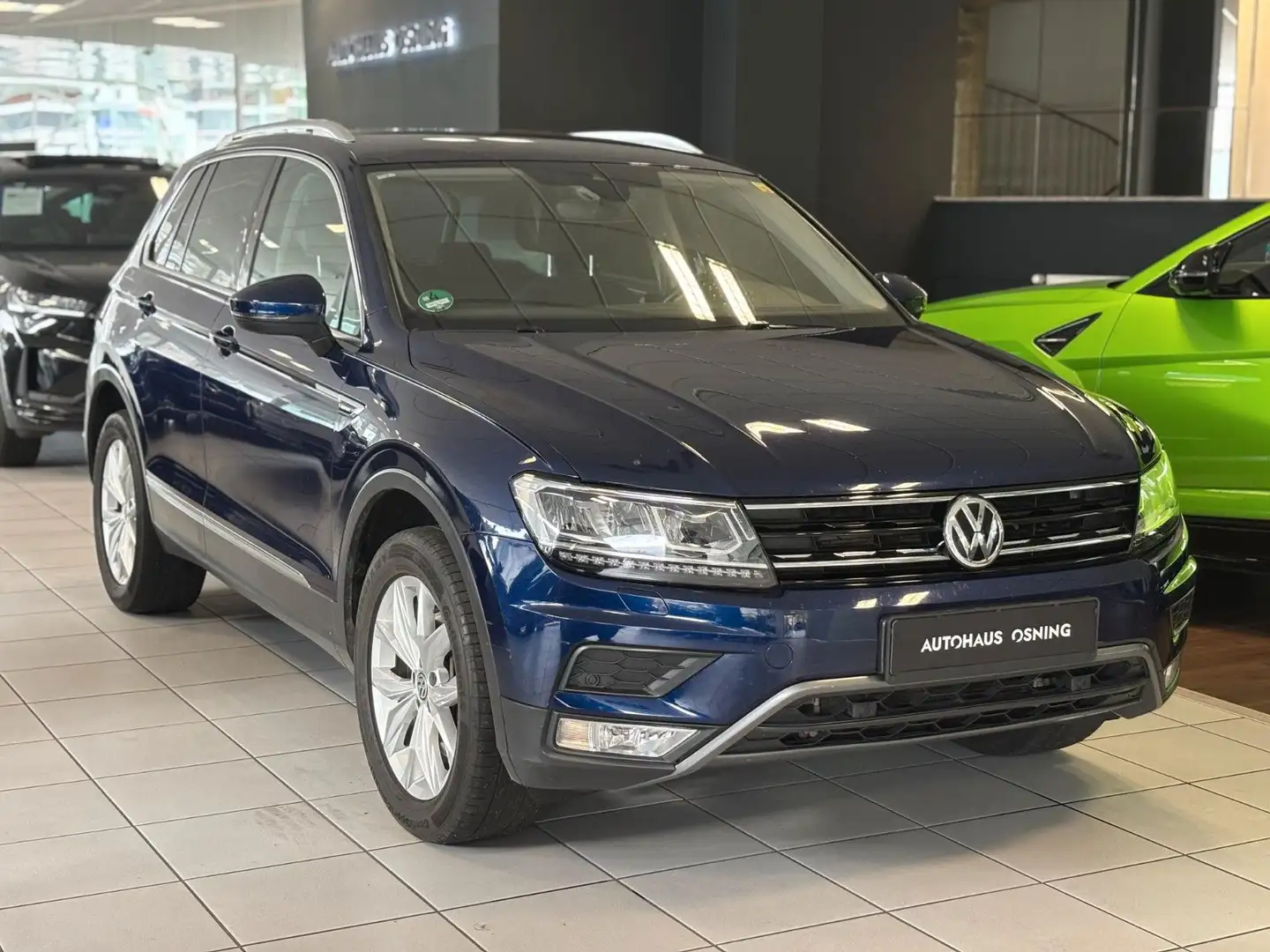 Volkswagen Tiguan Highline 4Motion NAVI AHK 1.HAND Blau - 1