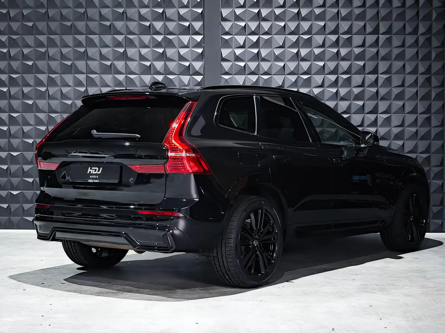 Volvo XC60 2.0 T6 LONG RANGE AWD Plus Dark | Pano | | BLIS | Zwart - 2